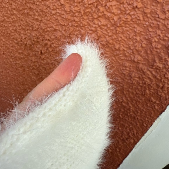 H&M White Long Sleeve Ribbed Knit Fuzzy Turtleneck Pullover Sweater Size Medium - Picture 5 of 6